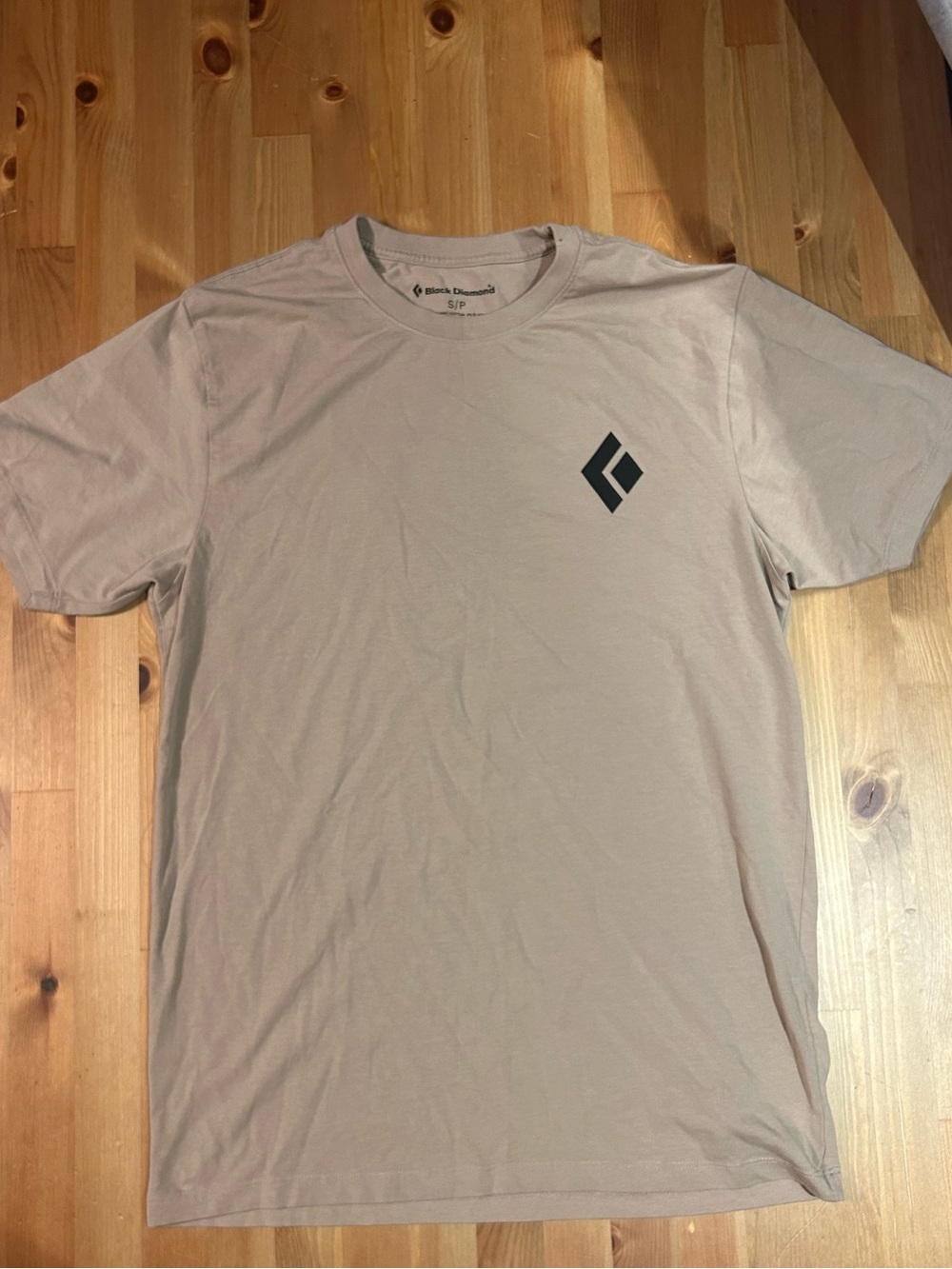 Black Diamond Men's Short-Sleeve Logo Tee in Light Taupe